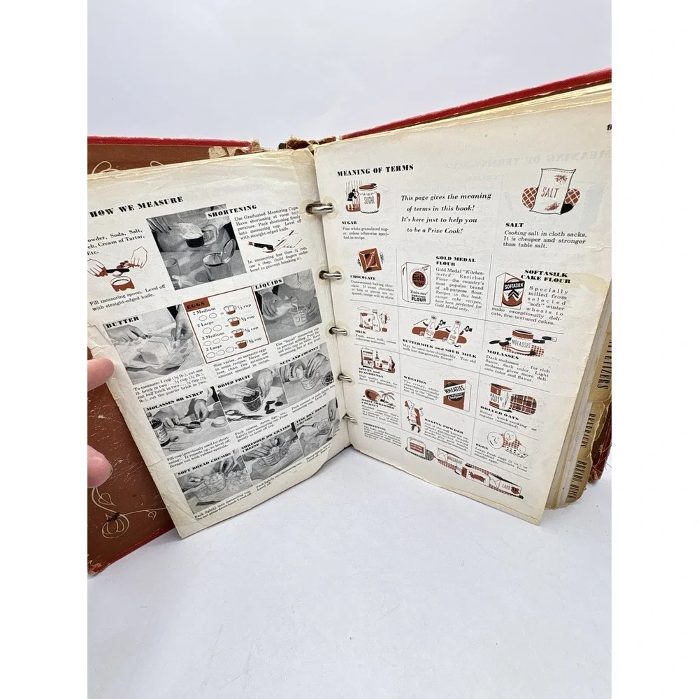 Vintage Betty Crockers Picture Cook Book Binder Red And White Kitchen Decor